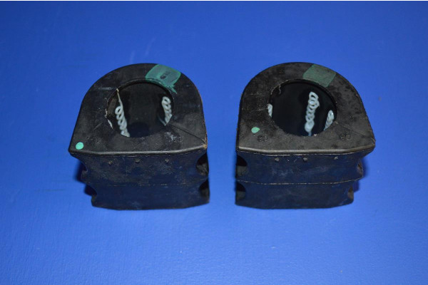 Front Anti Roll / Sway Bar Bush Kit (Rubber) (2)