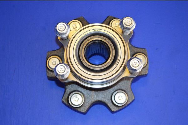 Rear Wheel Bearing Hub Assembly With Fitting Bolts
