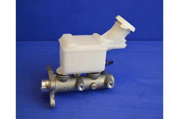 Brake Master Cylinder (Automatic Only) 4 Outlet Pipes