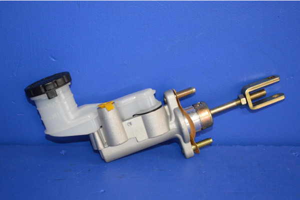 Clutch Master Cylinder (Right Hand Drive)
