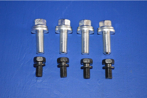 Toyota Hilux Gearbox Mounting Fitting Bolts 2006-2017